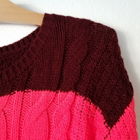 SO colorblock crew neck cable knit cozy sweater - Picture 4 of 10